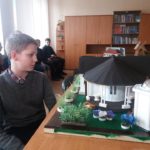 Шосткинські школярі створили унікальні макети традиційних українських садиб (сюжет)