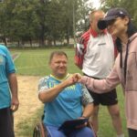 На стадіоні «Барса» депутати змагалися з людьми з інвалідністю: кому дісталася перемога (сюжет)